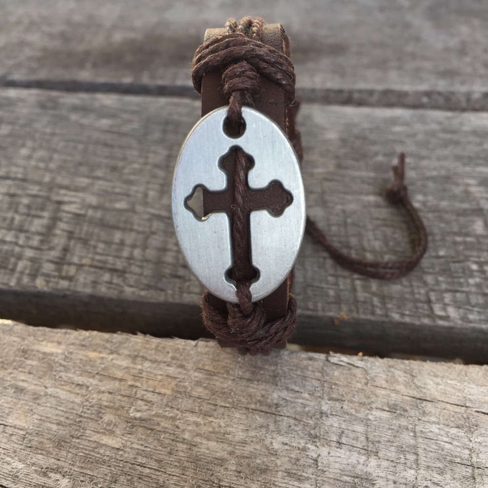 🎉5/$25🎉 Cross Leather Bracelet Unisex - Picture 2 of 3